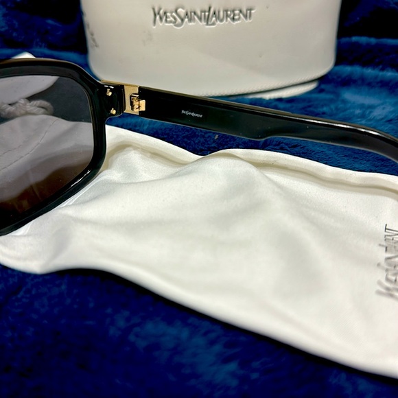 Men’s wraparound black lens YvesSaintLaurent sunglasses - Picture 6 of 10
